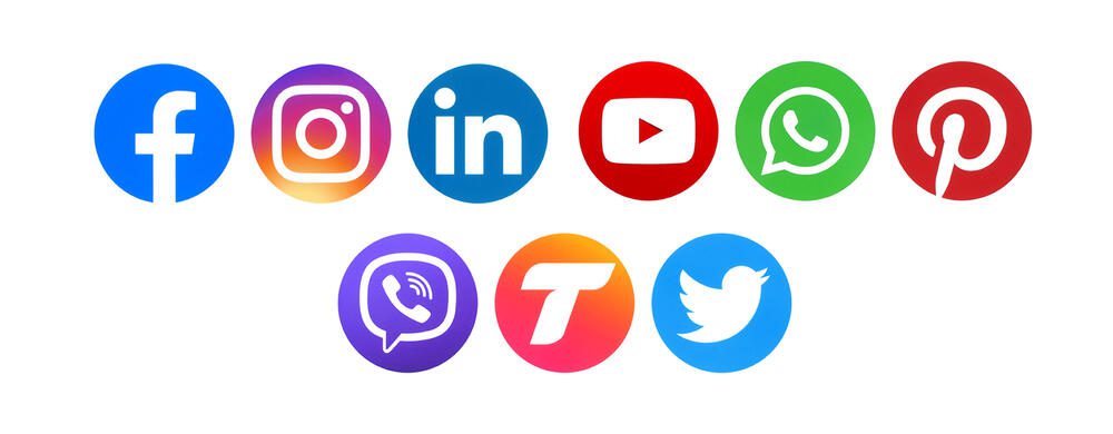 รูปรวม social media icon เช่น Facebook, Instagram, LinkedIn, YouTube, Pinterest, Twitter, Whatsapp